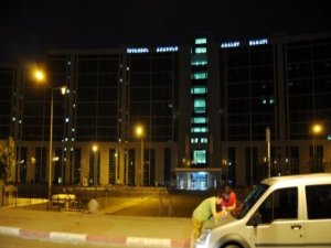 KARTAL'DA ADLİYEYE POMPALI TÜFEKLE SALDIRI