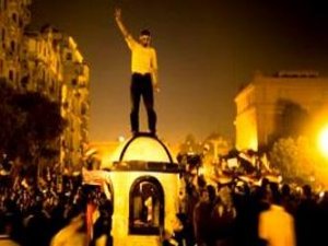 MURSİ YANDAŞLARINDAN GECE EYLEMİ