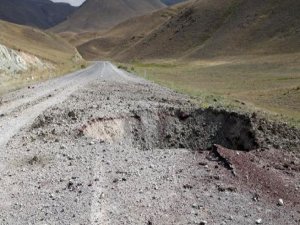 VAN'DA ASKER VE POLİS ARAÇLARINA PUSU