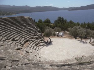 TOKİ, GÖZÜNÜ KAŞ ANTİK TİYATROSUNA DİKTİ