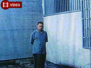 ERDOĞAN ; AVLUDA ARKADAŞIYLA VOLTA ATIYOR