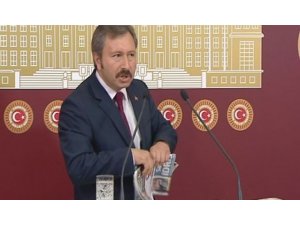 ESKİ AKP'Lİ VEKİL YANDAŞ GAZETEYİ YIRTTI