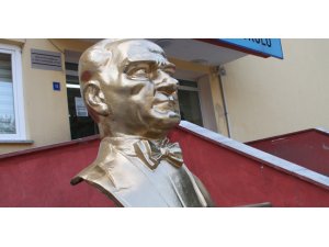 ATATÜRK BÜSTLERİNE SİSTEMATİK SALDIRILAR BAŞLADI