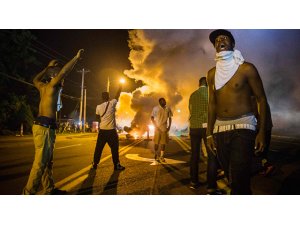 AA MUHABİRİNİ DARP EDEN ABD'Lİ POLİS AÇIĞA ALINDI