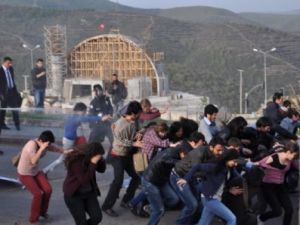 C.Başkanı Gül'ü protestoya hapis