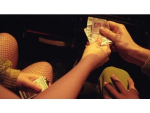 ERKEKLER NEDEN CİNSELLİK İÇİN PARA ÖDER