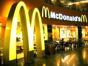 MC DONALD'S'IN BÜTÜN ŞUBELERİ KAPATILIYOR