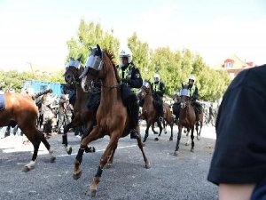 ATLI POLİS DEHŞETİ GÖSTERİCİLERİ EZİP GEÇTİLER