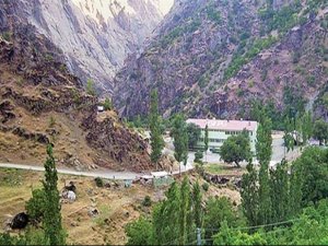 PKK HAVAN VE UÇAKSAVARLA ÜSSE SALDIRDI