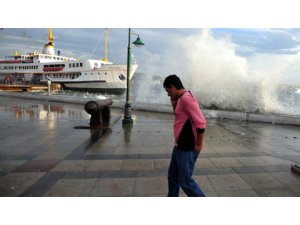 TÜM SEFERLERDE FIRTINA İPTALİ