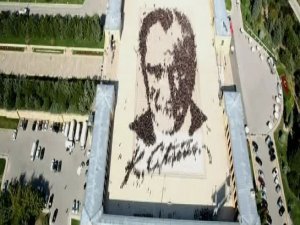 DÜNYANIN EN BÜYÜK ATATÜRK PORTRESİNİ BÖYLE YAPTILAR