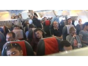 THY UÇAĞINDA EVLENME TEKLİFİ SÜRPRİZİ