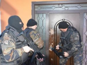 600 Polisle Şok Baskın