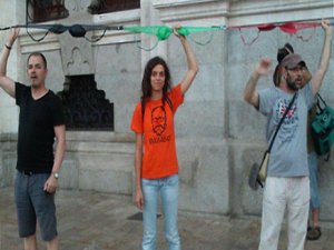 BELEDİYE BAŞKANINA SÜTYENLİ PROTESTO