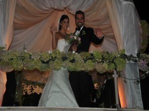 ÜNLÜ OYUNCUNUN NİKAHINDAN İLK KARELER