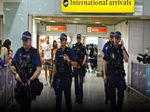 İNGİLTERE'DE TERÖR TEHDİT SEVİYESİ YÜKSELTİLDİ