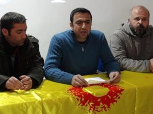 Ağır Silahla Kuruluş Gecesini Basan Polis İçki Aramış