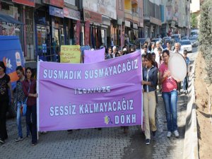 HAKKARİ’DE KADINLAR SOKAĞA DÖKÜLDÜ
