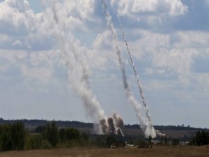 RUS BİRLİKLERİ UKRAYNA'DAKİ BİR KENTİ DÜMDÜZ ETTİ