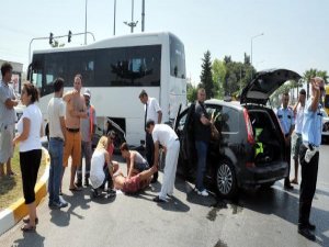 SANATÇILAR KAZA YAPTI: 2'Sİ AĞIR 5 YARALI