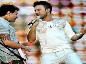 ÜNLÜ SANATÇI GÜNDE BİR VİLLA PARASI KAZANACAK