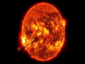 NASA GÜNEŞ'TEKİ PATLAMALARIN GÖRÜNTÜLERİNİ YAYIMLADI