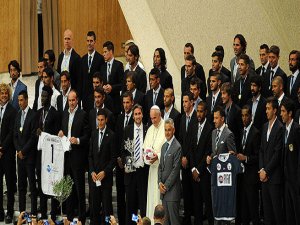 PAPA, FENERBAHÇE ve GALATASARAY'LI FUTBOLCULARI KABUL ETTİ