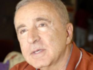 Ünal Aysal Basketbola El Attı.