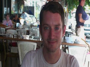 DÜNYACA ÜNLÜ SANATÇI GİZLİCE İZMİR'E GELDİ