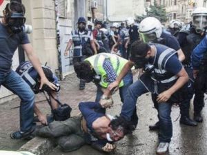 Gözaltındaki direnişçilere zorla ne izlettirildi?