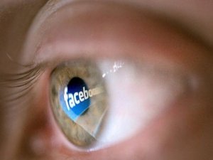 FACEBOOK MESSENGER KAMERASIYLA SİZİ Mİ İZLİYOR