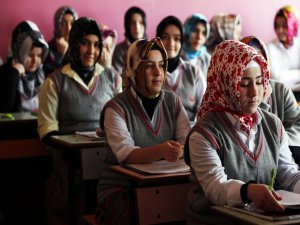 TÜRKÇE YASAKLANDI İMAM HATİPLER ARAPÇA ÖĞRETİME GEÇTİ