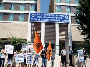 ANTALYA'DA BİLAL ERDOĞAN PROTESTO EDİLDİ