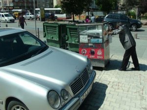 LÜKS MERCEDES SAHİBİ SİMİTÇİ