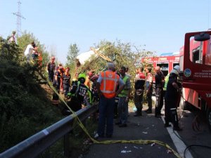 TEM'DE OTOBÜS ŞARAMPOLE UÇTU 4 AĞIR YARALI
