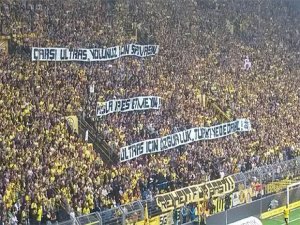 DORTMUND TARAFTARINDAN ÇARŞI'YA 67 BİN KİŞİYLE DESTEK