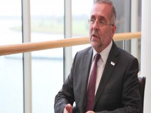 'DİNLENDİNİZ AMA ALMAN MUHALEFETİ KADAR SES ÇIKARMADINIZ'