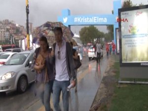 İSTANBUL’DA KUVVETLİ YAĞIŞ