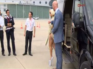 LADY GAGA AYRILIRKEN YÜREKLERİ HOPLATTI