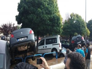 ESKİŞEHİR'İ SEL BASTI, İŞÇİLER MAHSUR KALDI