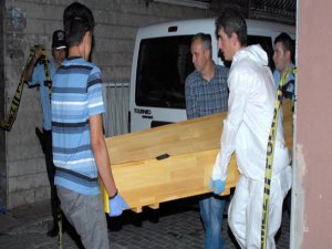 İSTANBUL’DA SURİYELİNİN BOĞAZINI KESTİLER