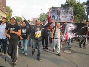 ÇARŞI ALMANYA'DA PROTESTO ETTİ