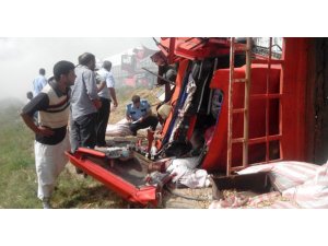 5 TIR ALTI OTOMOBİL BİRBİRİNE GİRDİ ÖLÜ VE ÇOK SAYIDA YARALI VAR