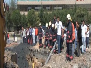 ÜMRANİYE'DE GÖÇÜK.. 1 İŞÇİ TOPRAK ALTINDA
