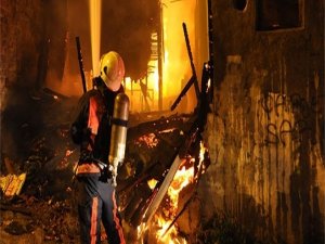 YANGIN FACİASINDA 3 COCUK VE ANNELERİ ÖLDÜ