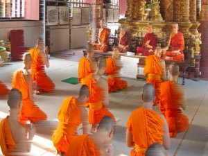 BUDİST RAHİP, 14 YAŞINDAKİ KIZA TECAVÜZ ETTİ