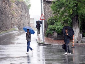 METEOROLOJİDEN ÇOK KUVVETLİ YAĞIŞ UYARISI