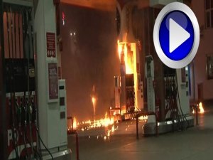 ÖNCE OTOBÜSÜ SONRA BENZİNLİĞİ BÖYLE ATEŞE VERDİLER