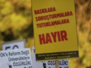 Bu da oldu: Akademisyenlere izinsiz afiş soruşturması!