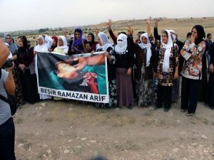 ASKERE TAŞLI SALDIRI